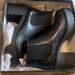 Aim high platform Chelsea boots